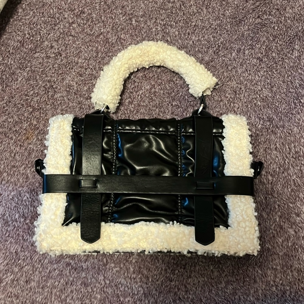 Black and white purse With fuzzy acsents